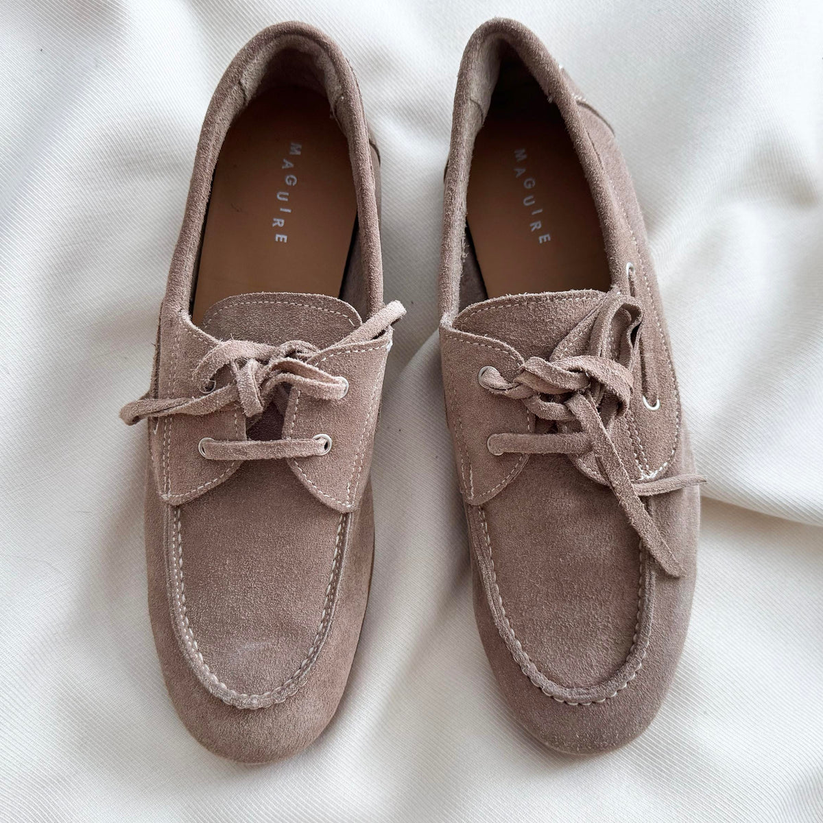 Maguire "Nola" Suede Boatshoe in Sand, size 37