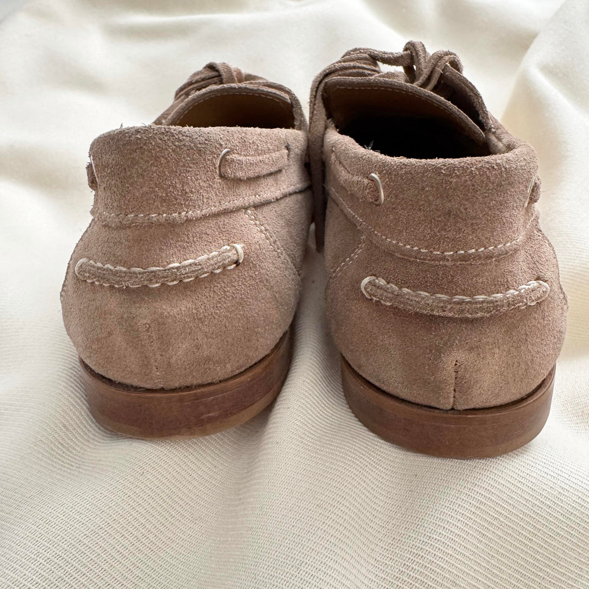Maguire "Nola" Suede Boatshoe in Sand, size 37