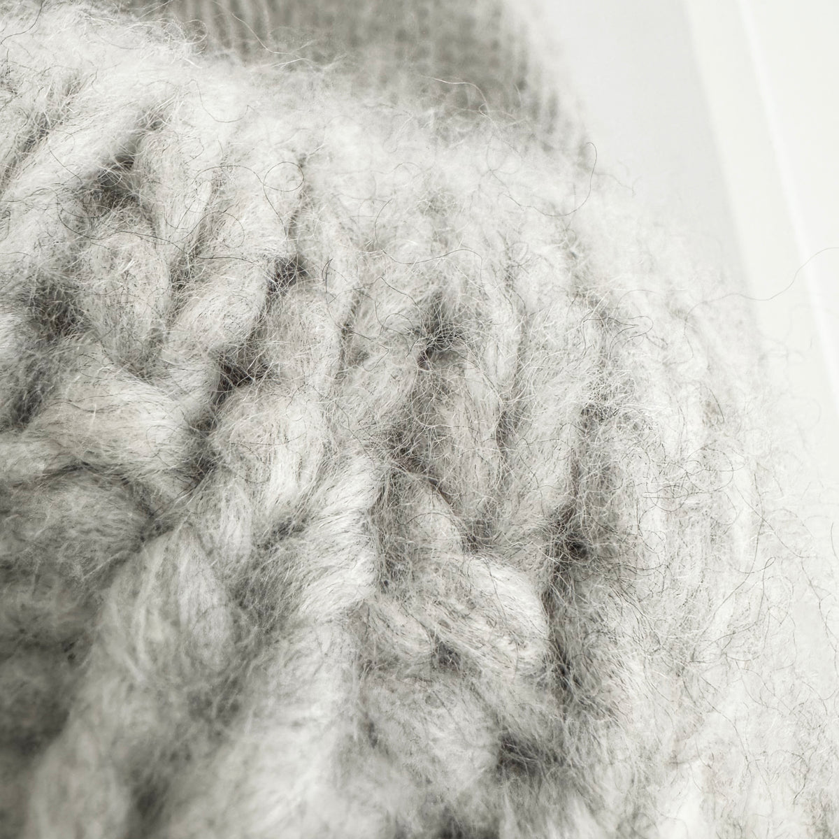 Maiami Cashmere Sweater in Grey, size M/L