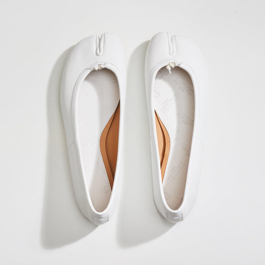 Chaussures plates tabi blanches Maison Margiela. Taille 41, convient bien à une taille 10,5