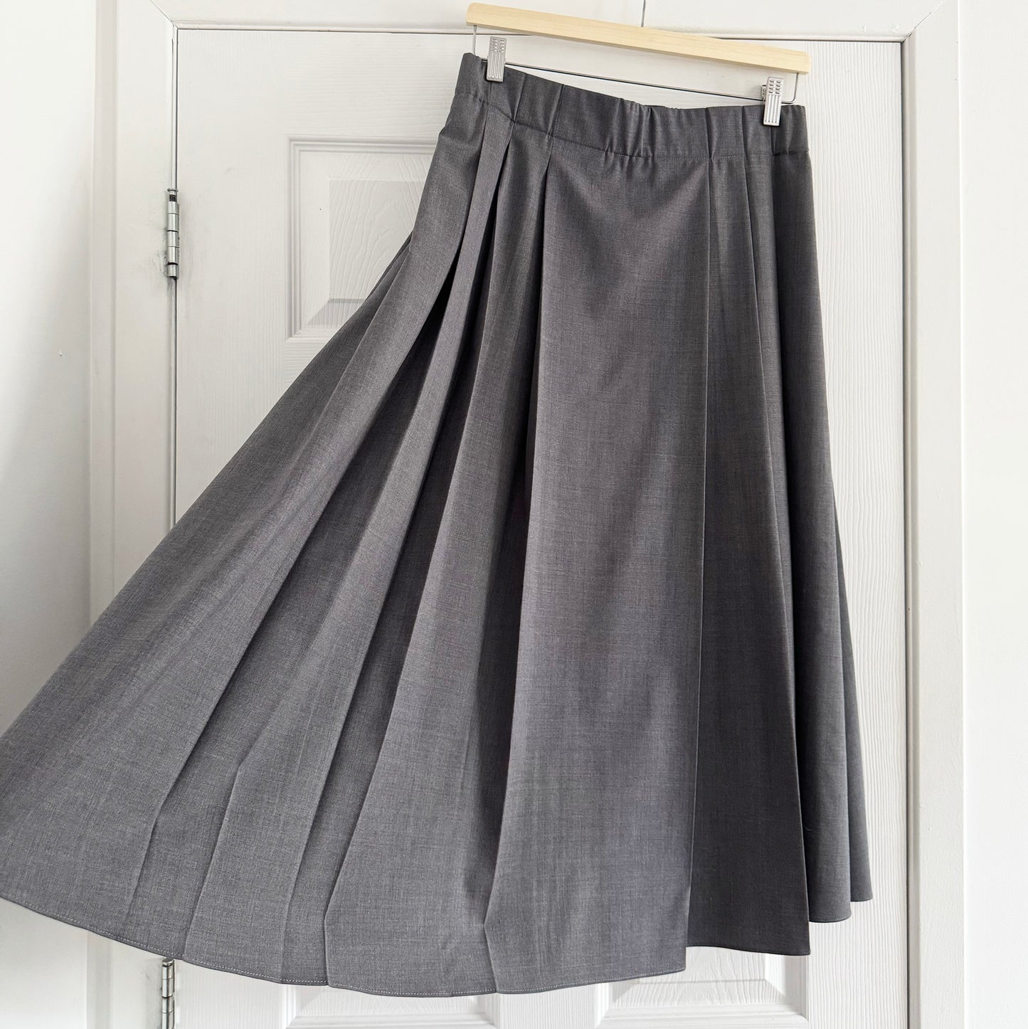 Maria McManus Pleated Skirt in Grey, size Large