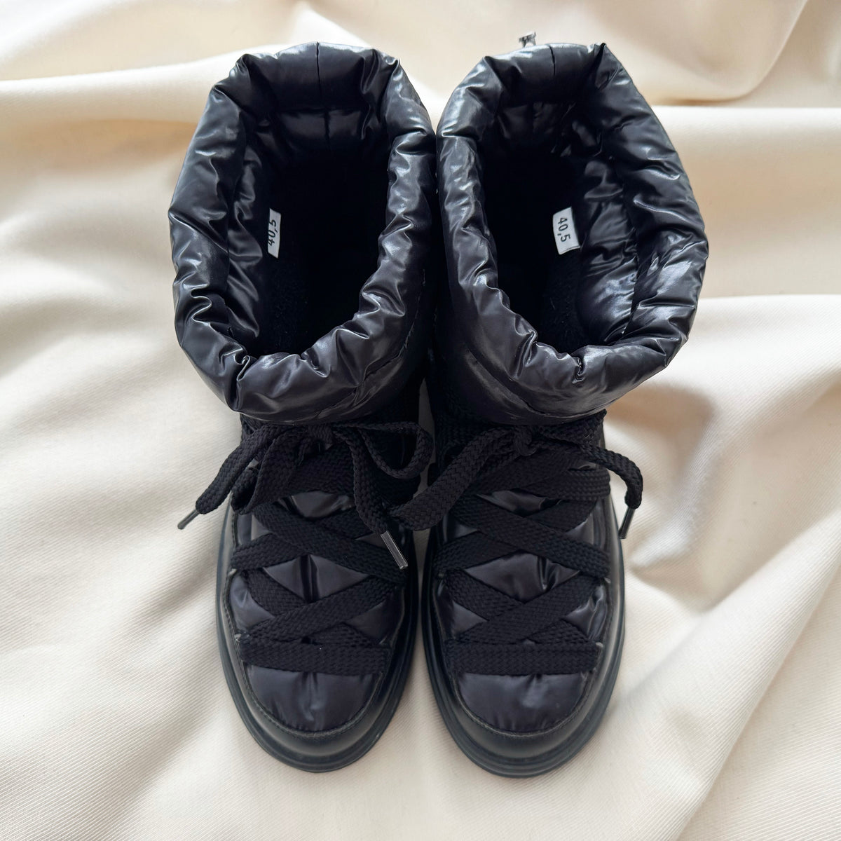 Moncler Insolux M Boots in Black, size 40.5