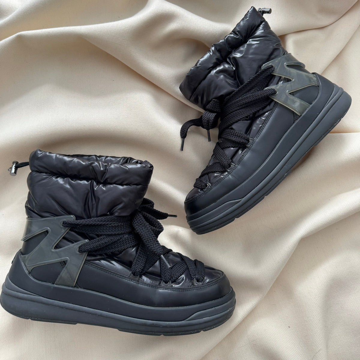 Moncler Insolux M Boots in Black, size 40.5