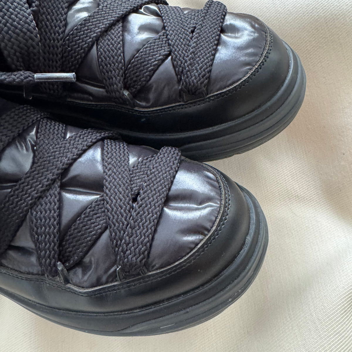Moncler Insolux M Boots in Black, size 40.5