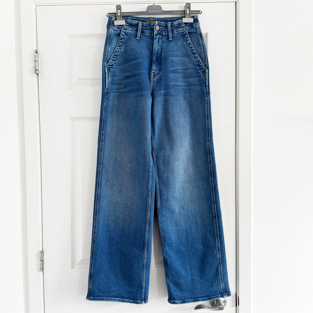 Mother "Major Zip Skimp" Jeans in "Work Hard Play Hard", size 25