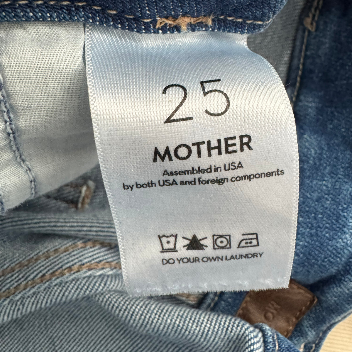 Mother "Major Zip Skimp" Jeans in "Work Hard Play Hard", size 25