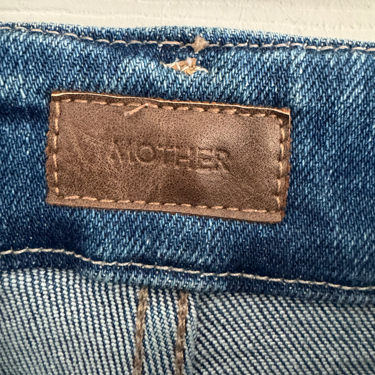 Mother "Major Zip Skimp" Jeans in "Work Hard Play Hard", size 25