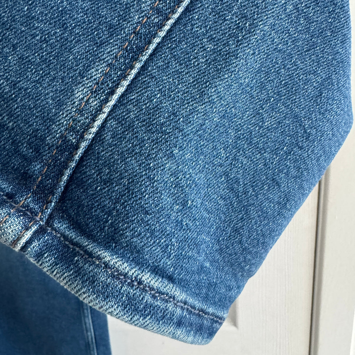 Mother "Major Zip Skimp" Jeans in "Work Hard Play Hard", size 25