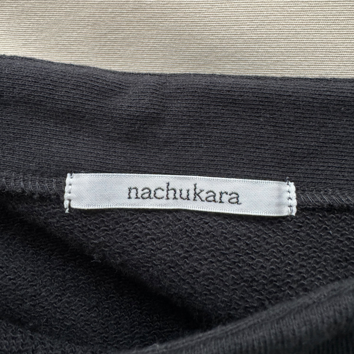 Nachukara Sleeveless Sweatshirt in Black, O/S