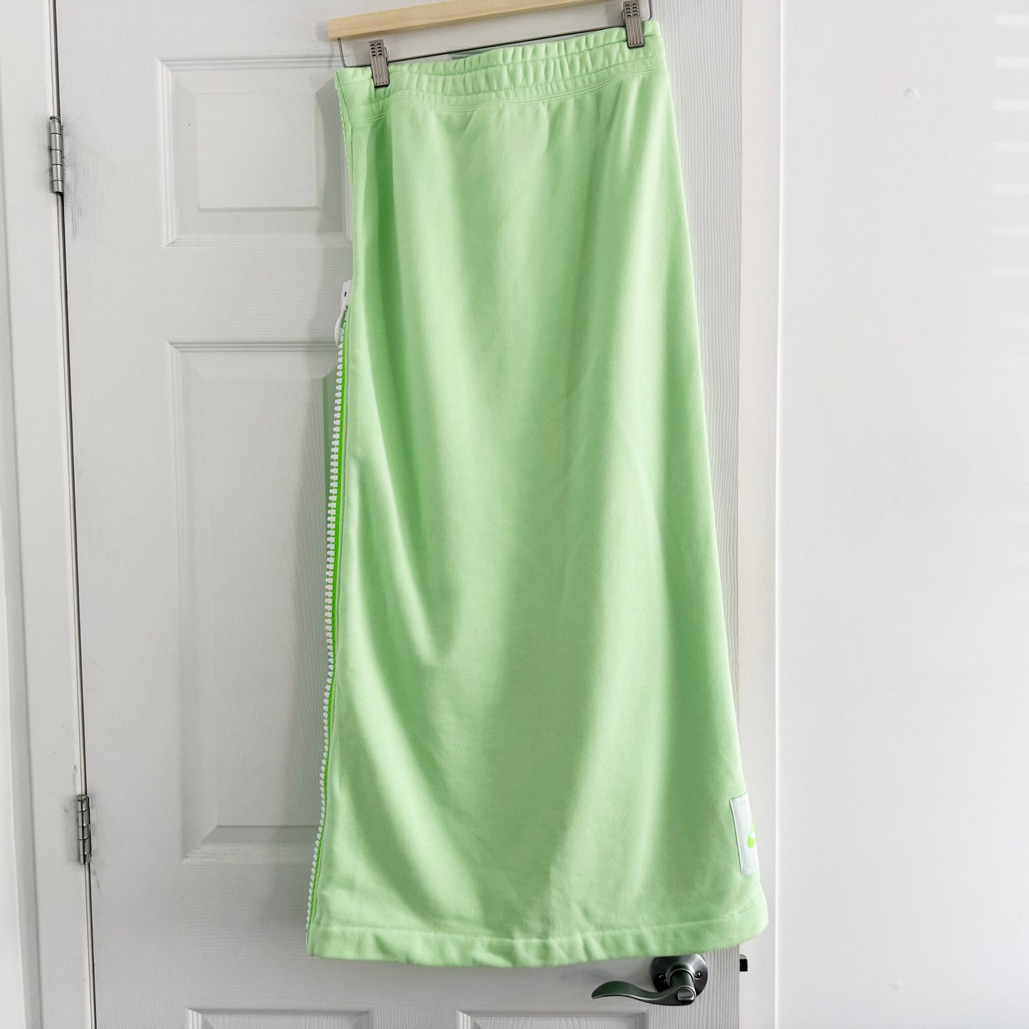 Nike Side Zip Skirt in Green, size Small