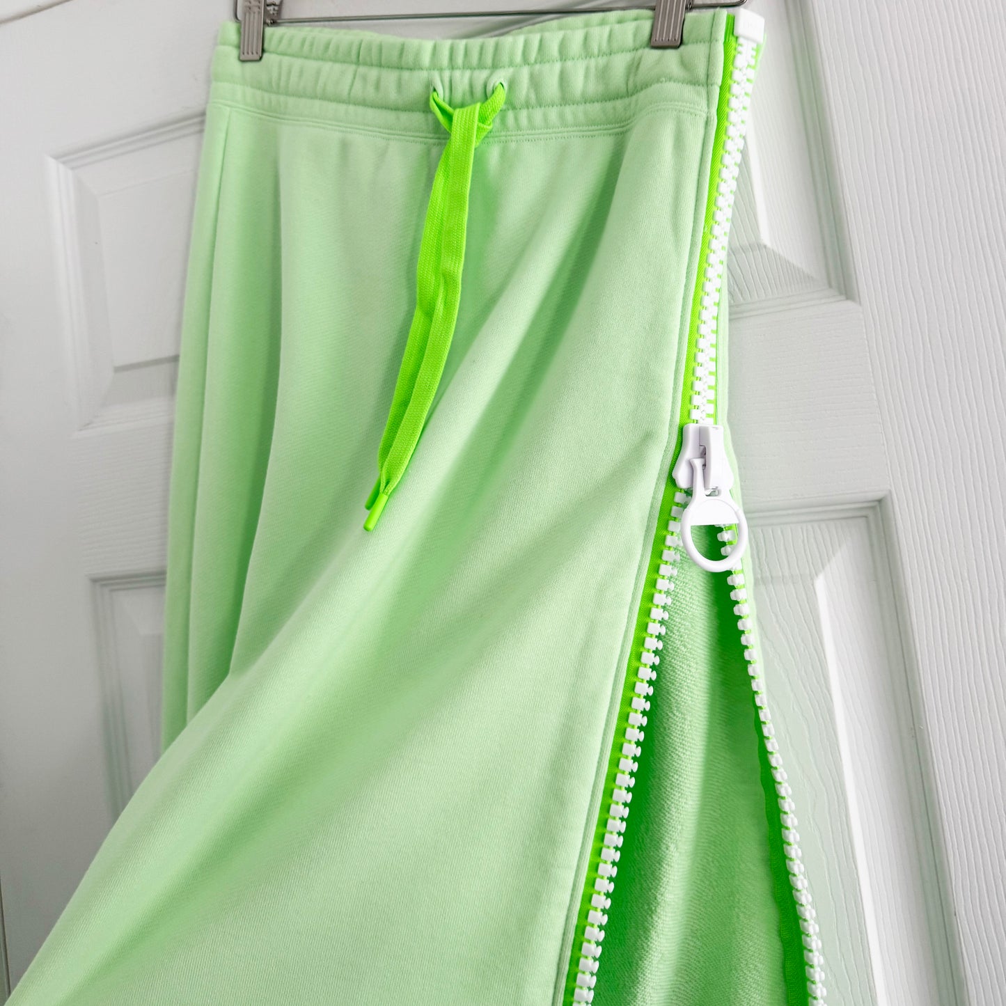 Nike Side Zip Skirt in Green, size Small