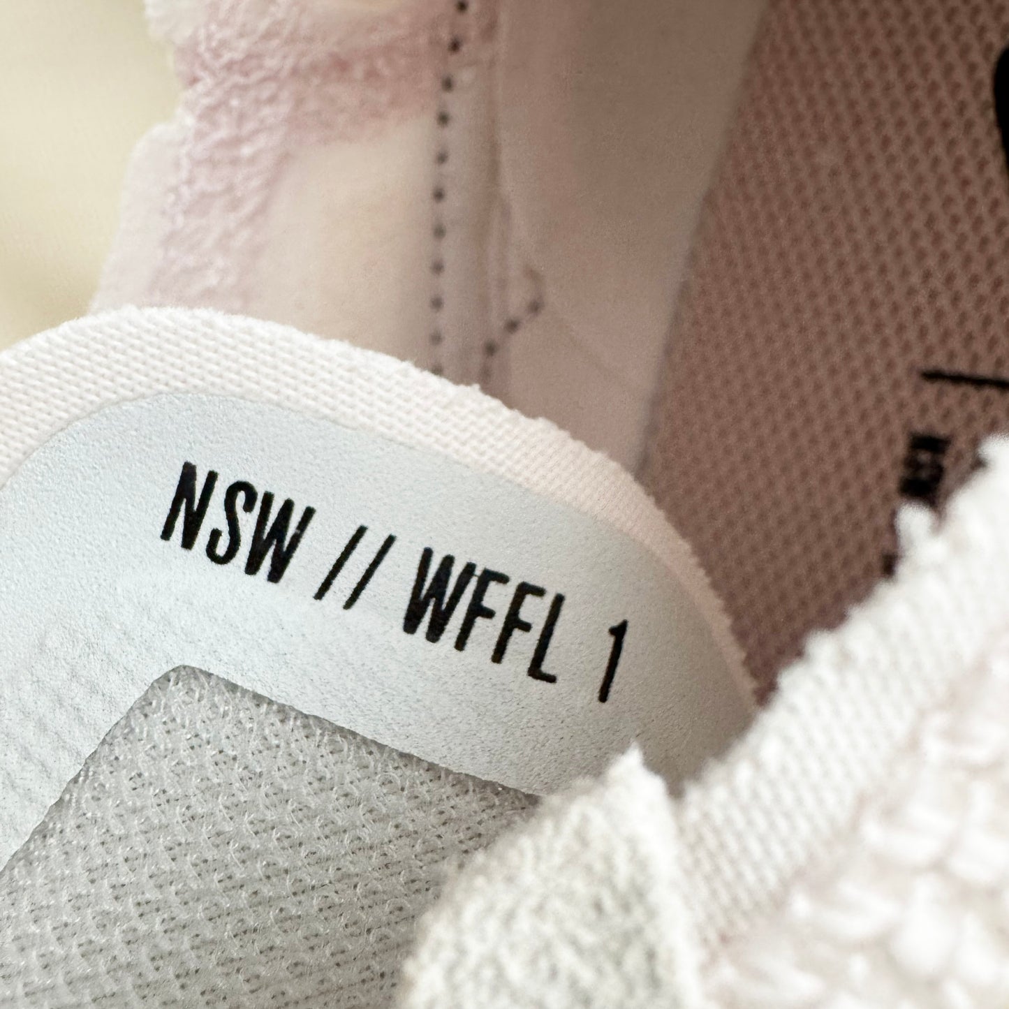 Nike Waffle One in White/Pink/Oxford, size 9.5