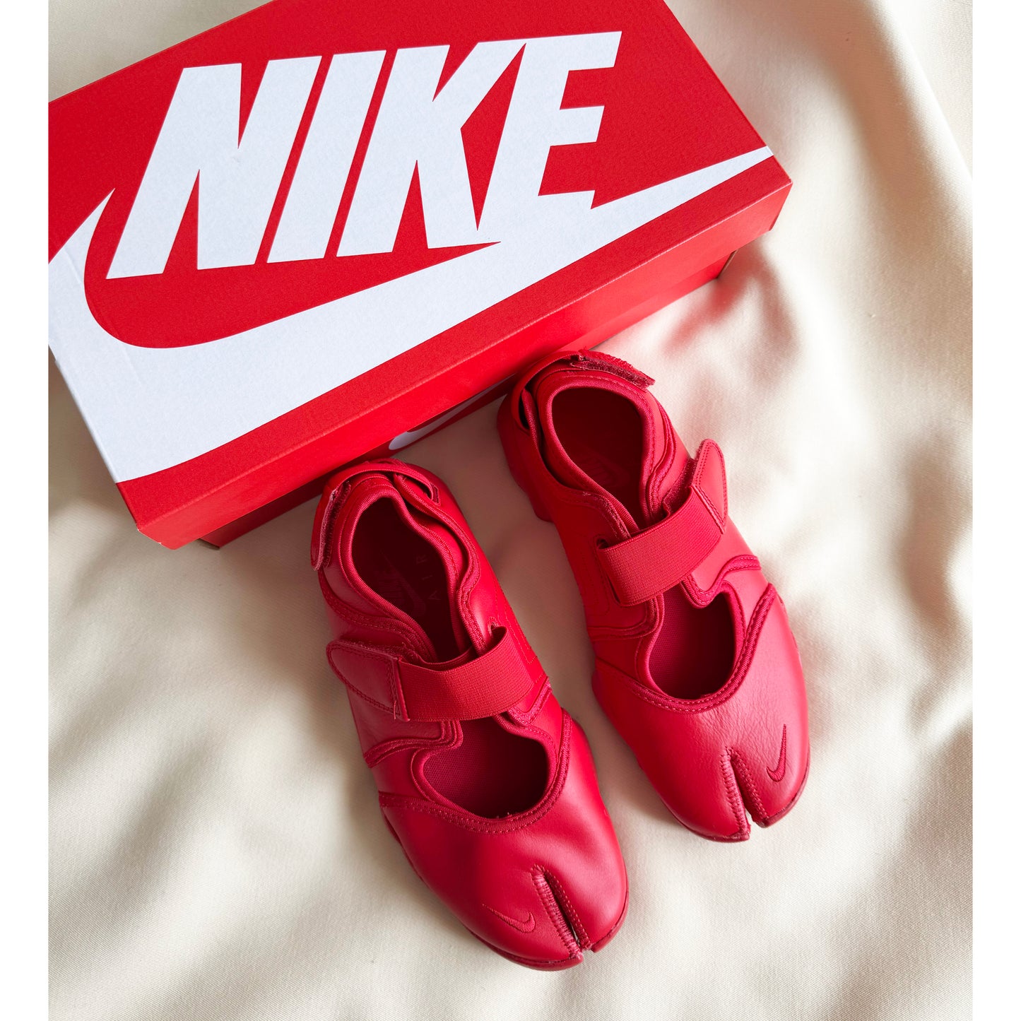 Nike Air Rift Split-Toe Leather Sneaker in Red, size 8US/EU39