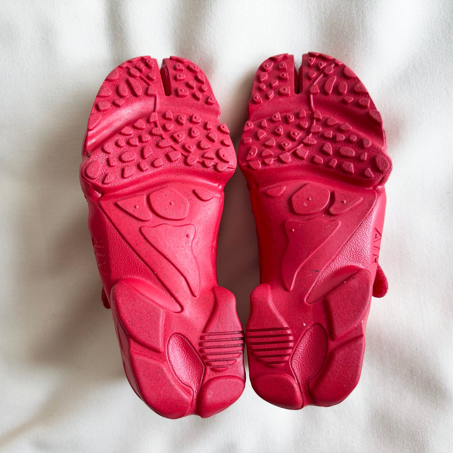 Nike Air Rift Split-Toe Leather Sneaker in Red, size 8US/EU39