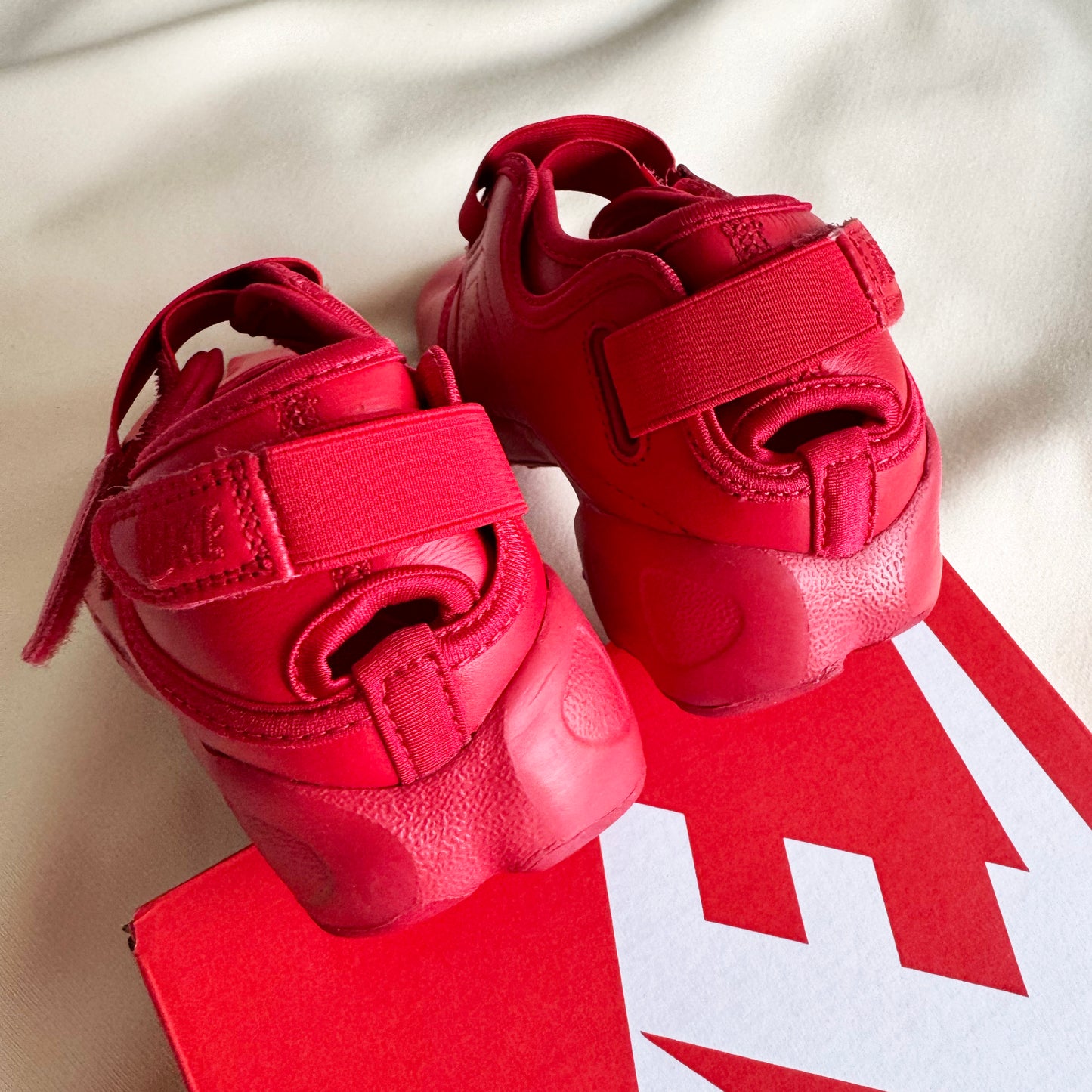 Nike Air Rift Split-Toe Leather Sneaker in Red, size 8US/EU39