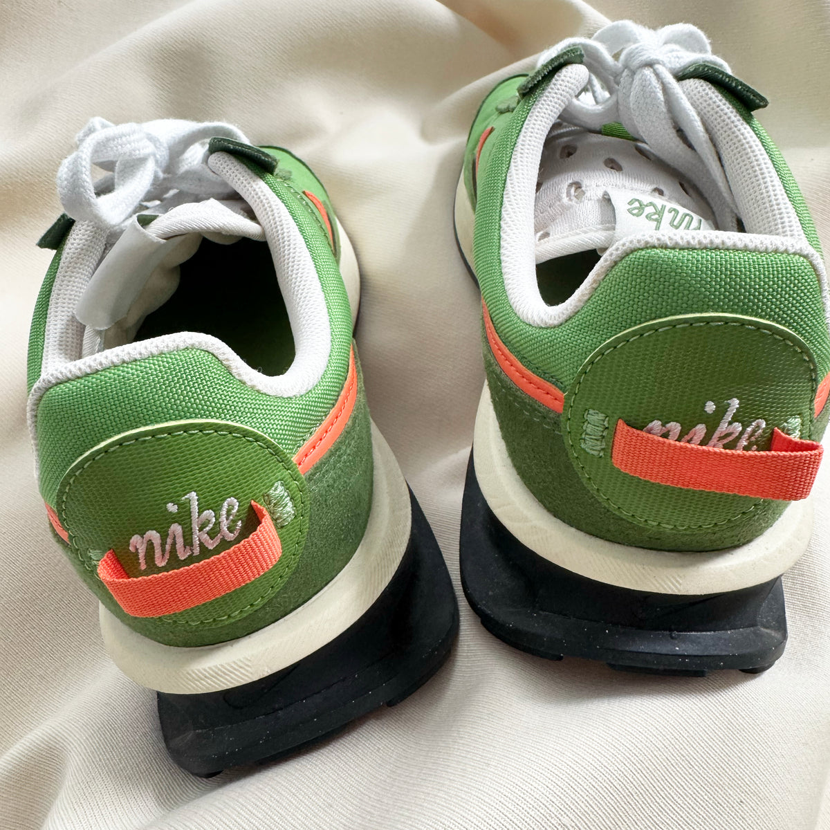 Nike Air Max Pre-Day in Chlorophyll/Camellia-treeline, size 7 Mens (8.5 womens)