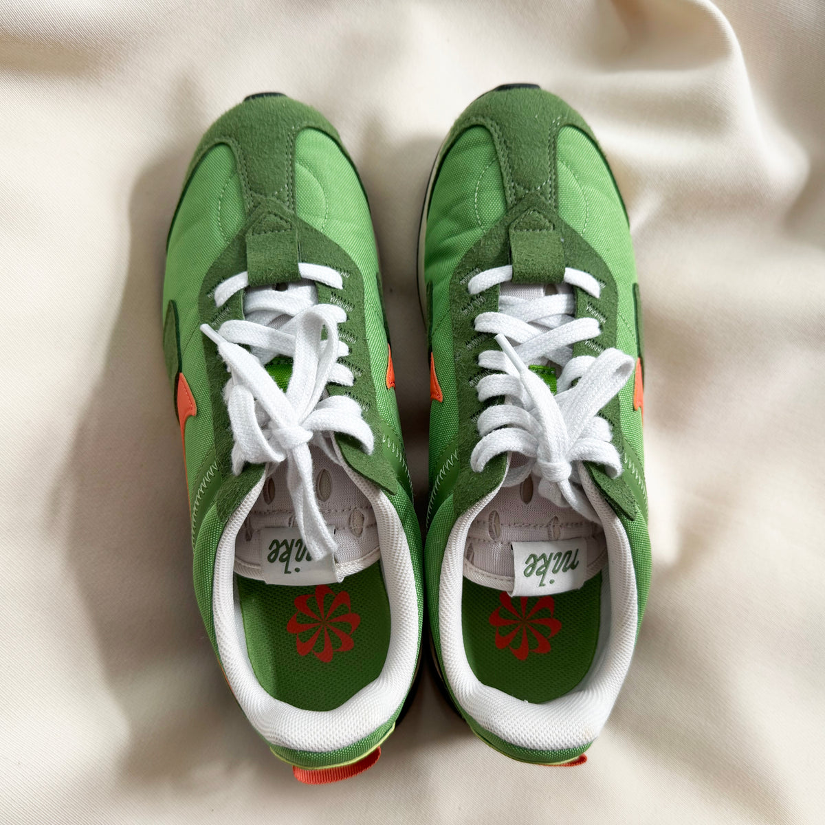 Nike Air Max Pre-Day in Chlorophyll/Camellia-treeline, size 7 Mens (8.5 womens)