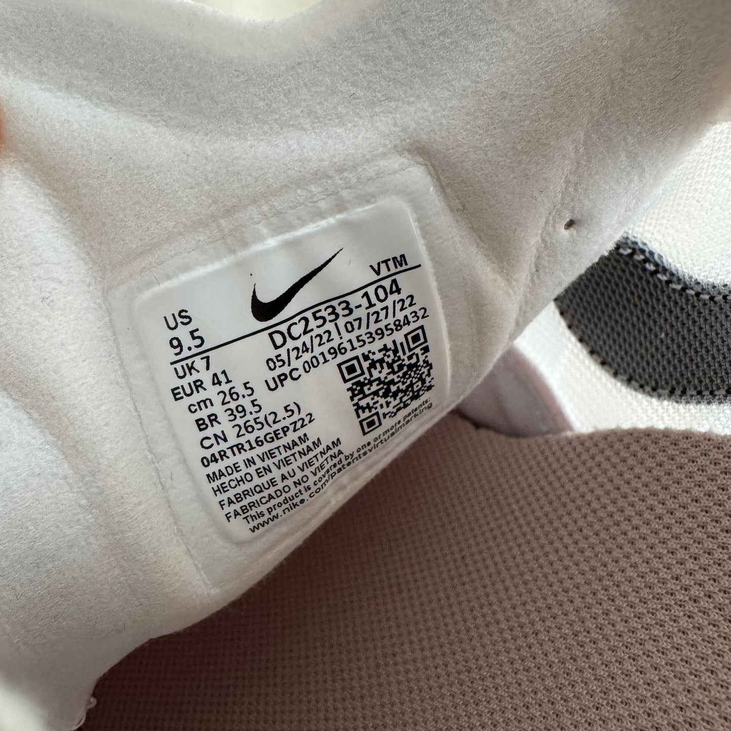 Nike Waffle One in White/Pink/Oxford, size 9.5