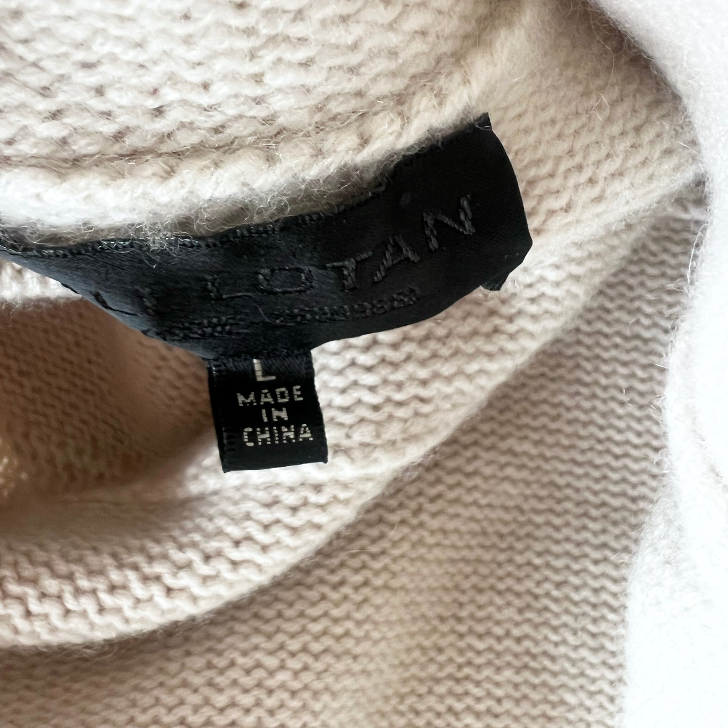 Nili Lotan "Boyd" Cashmere Sweater in Ivory, size Large