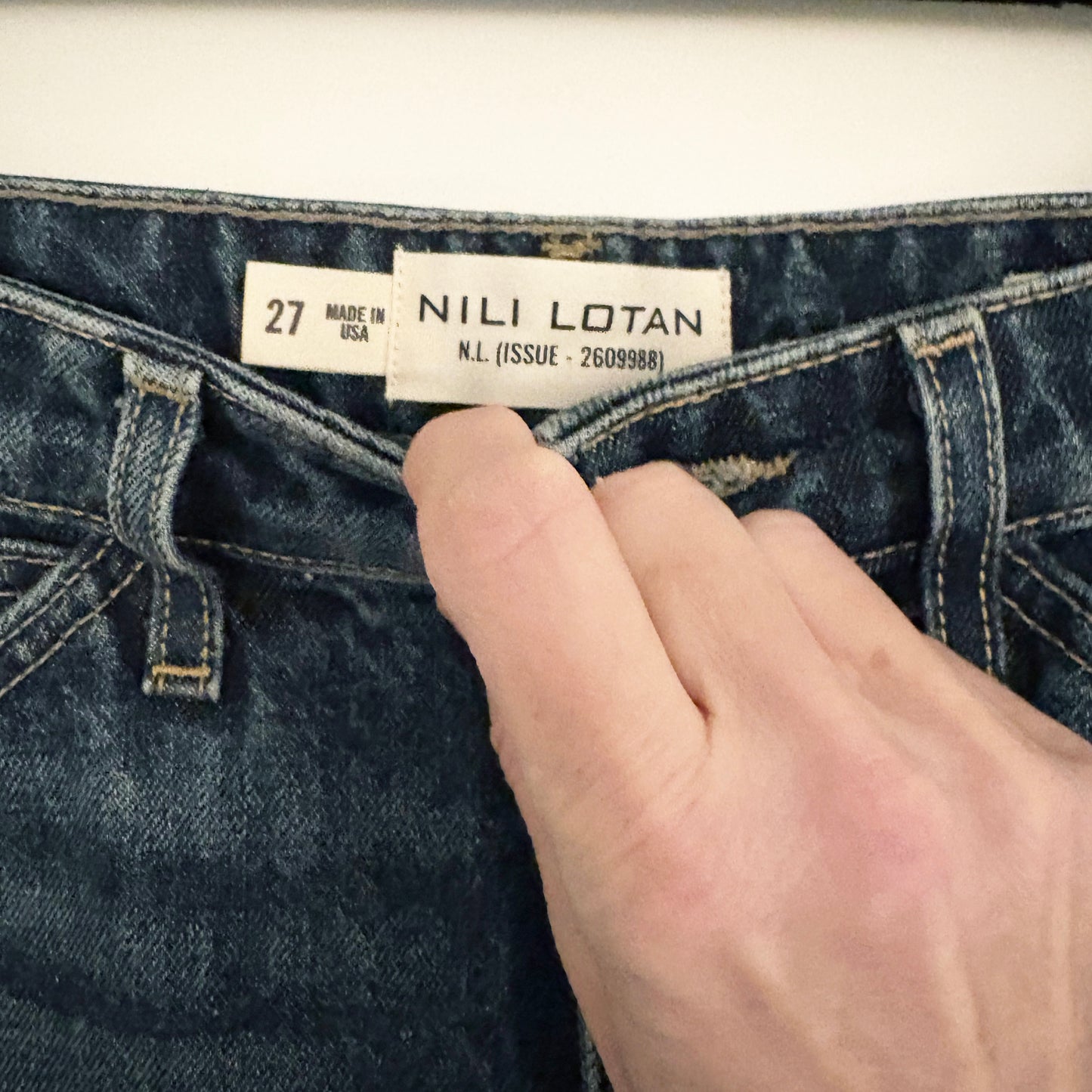 Nili Lotan "Otis" Jeans in Simon Wash, size 27 (fits size 26)