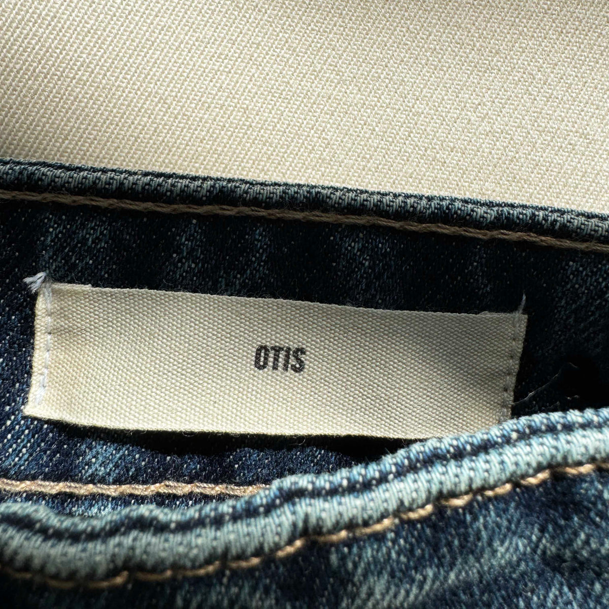 Nili Lotan "Otis" Jeans in Simon Wash, size 25 (fits size 24/25)