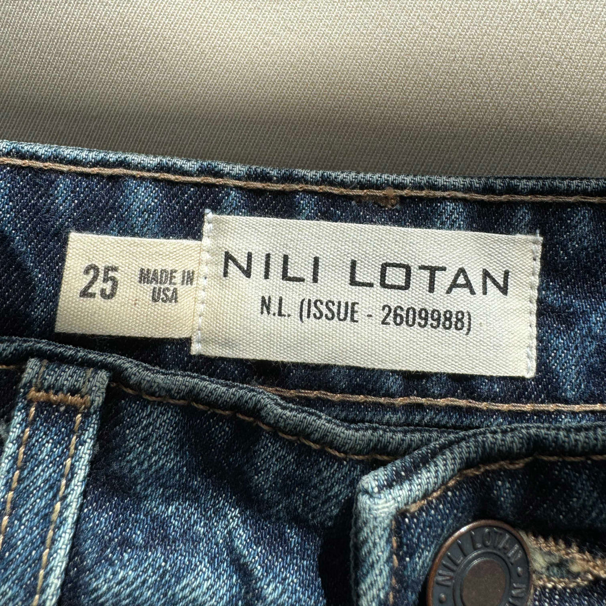 Nili Lotan "Otis" Jeans in Simon Wash, size 25 (fits size 24/25)