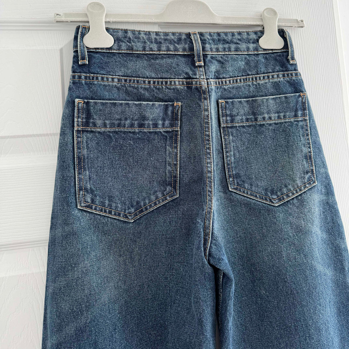 Nili Lotan "Otis" Jeans in Simon Wash, size 25 (fits size 24/25)