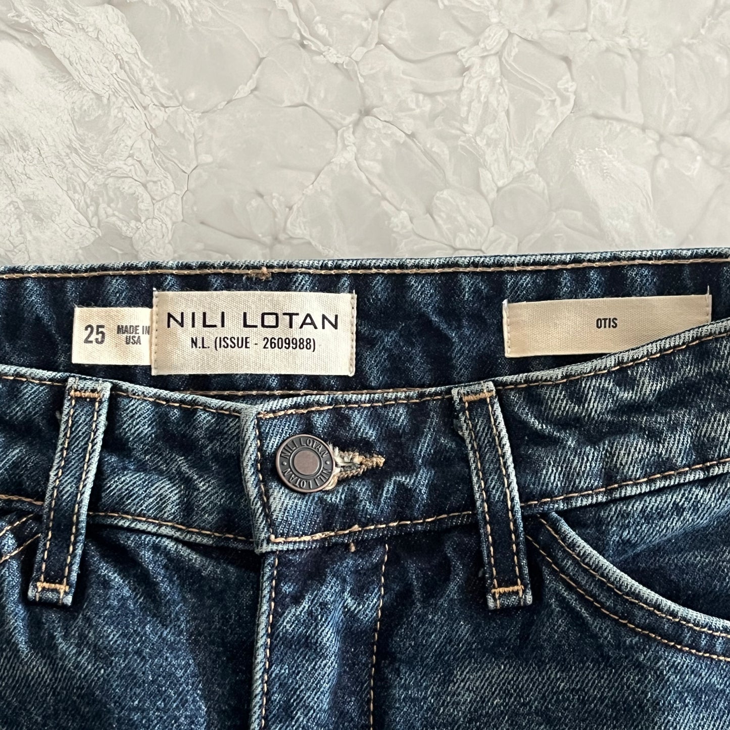 Nili Lotan "Otis" Jeans in Simon Wash, size 25 (fits size 24)