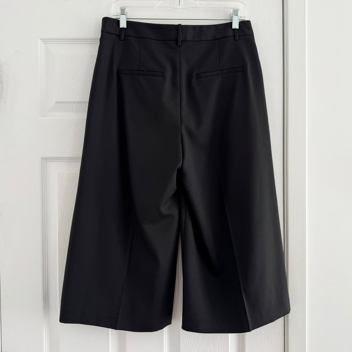 Nili Lotan Tailored Suiting Wool Gaucho Pants in Black, size 6
