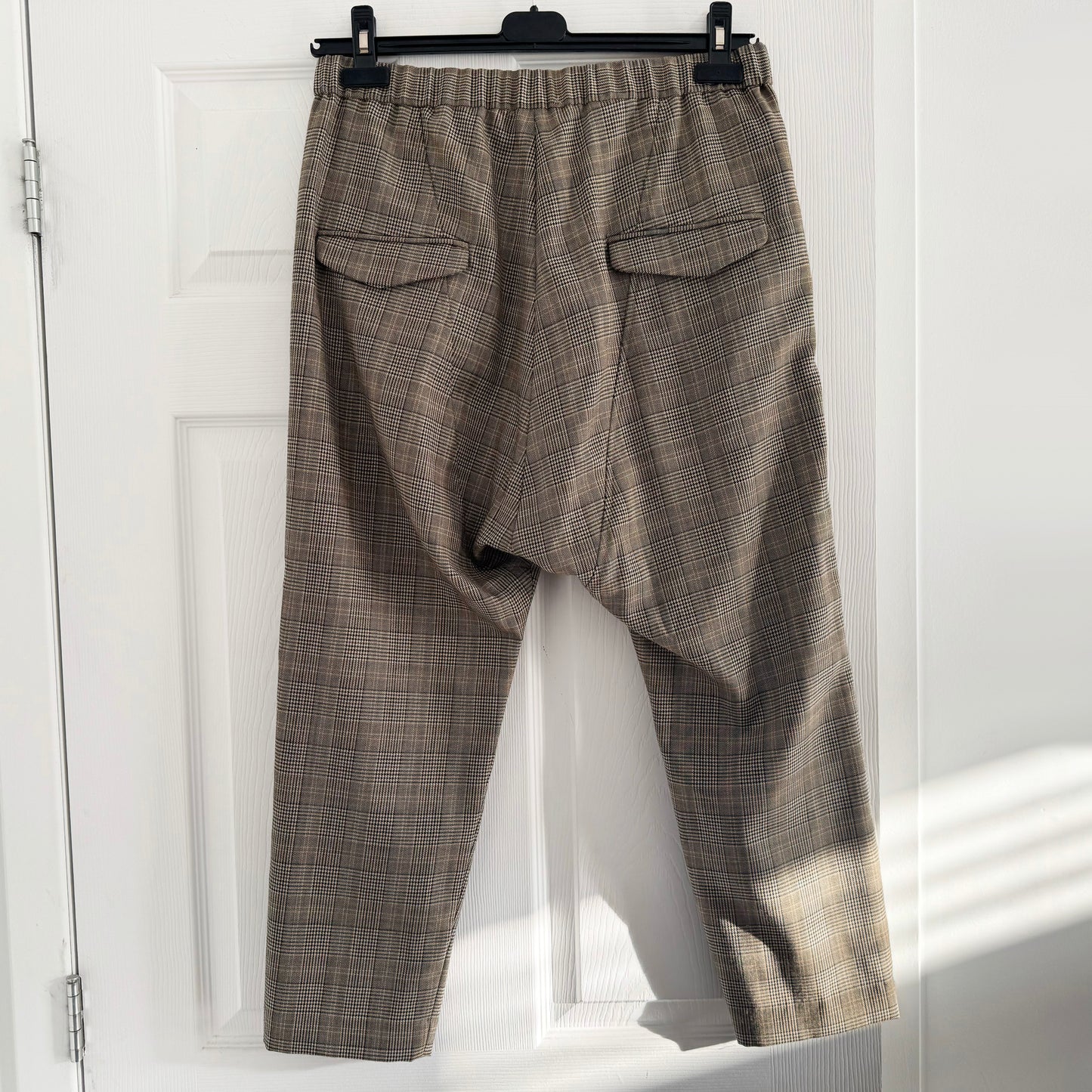 Pantalon Nili Lotan Delancey en noir, taille grande