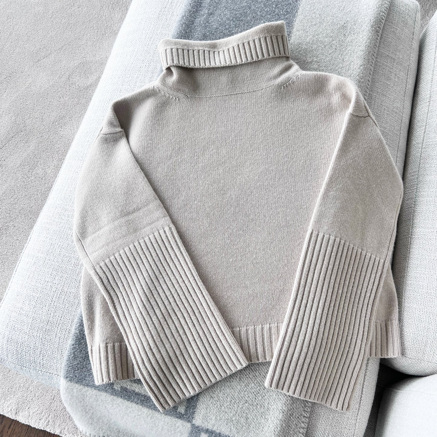 Nili Lotan "Boyd" Cashmere Sweater in Ivory, size Large