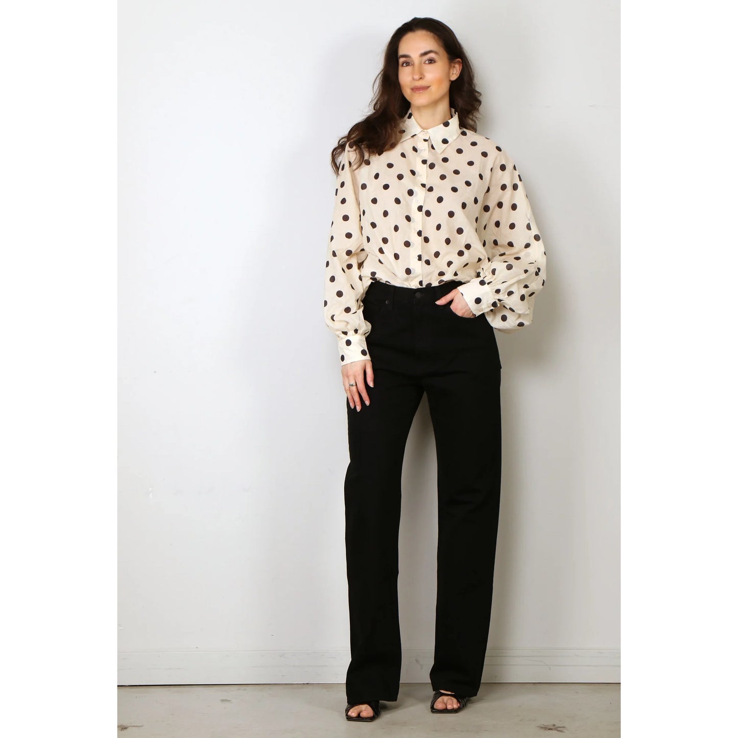 Nili Lotan "Mitchell" Jeans in Black, size 30 (fits slouchy)