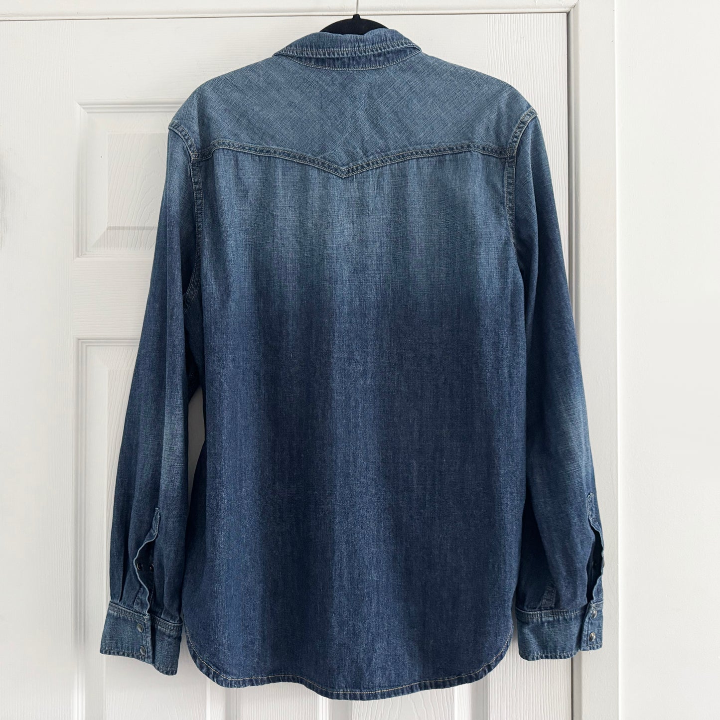 ** MENS ** Nili Lotan "Travis" Denim Shirt in "Classic Wash", size Large