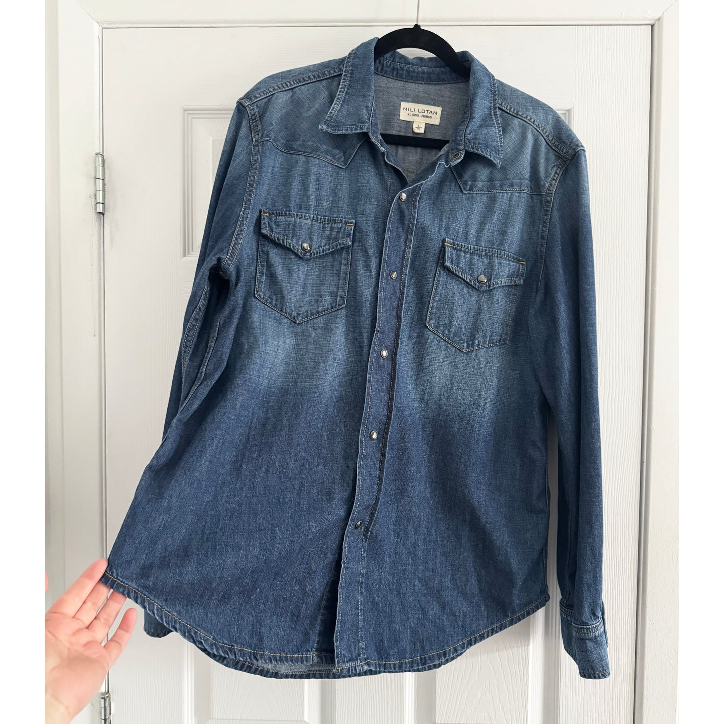 ** MENS ** Nili Lotan "Travis" Denim Shirt in "Classic Wash", size Large