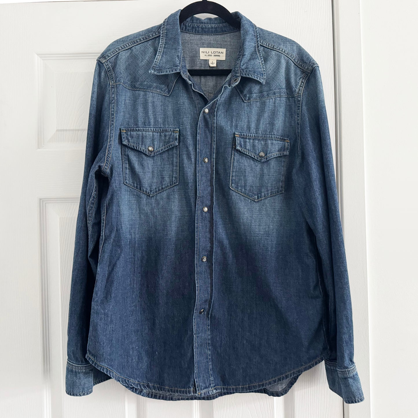 ** MENS ** Nili Lotan "Travis" Denim Shirt in "Classic Wash", size Large