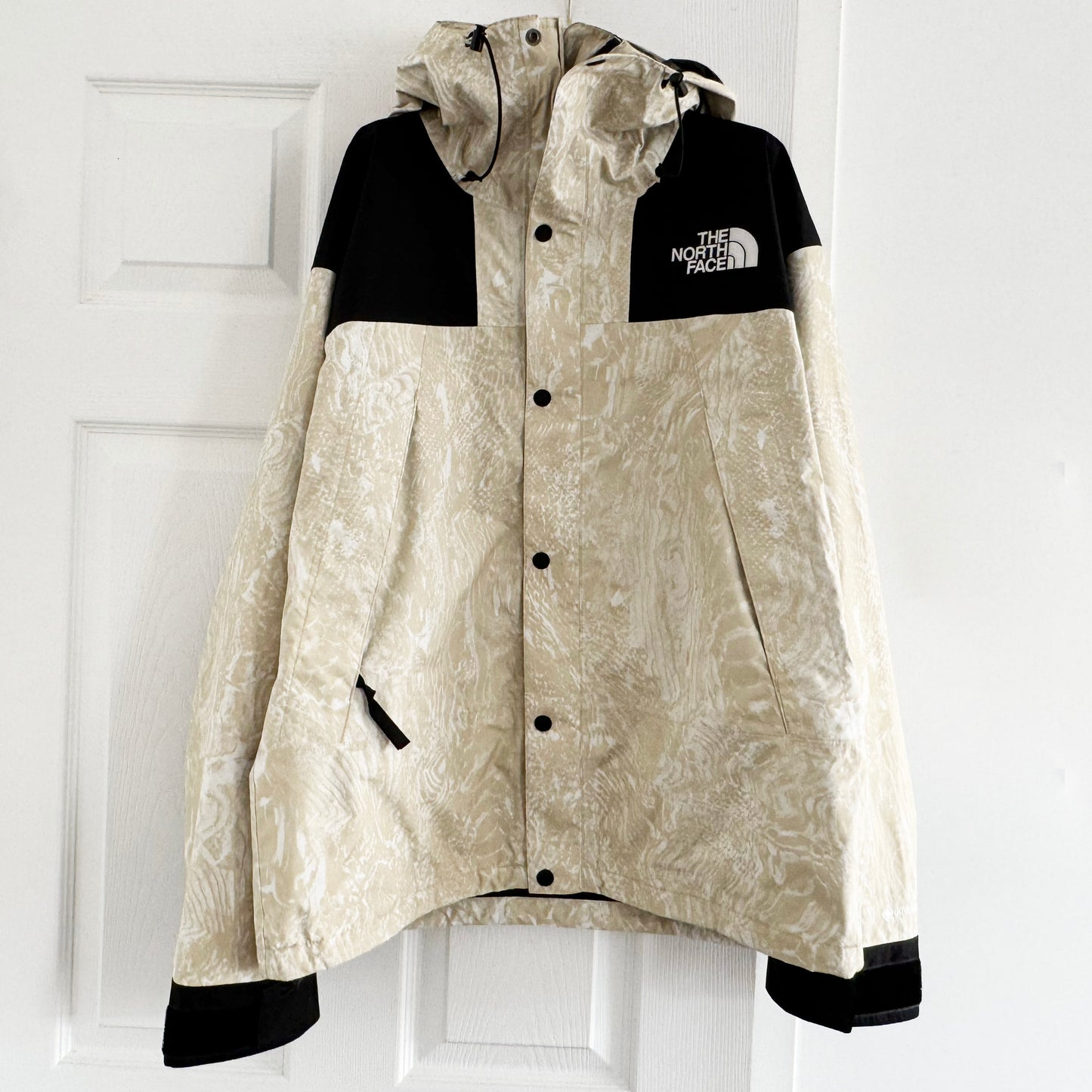 ** MENS ** The North Face "GTX Mountain Jacket" in "Gravel", size Medium