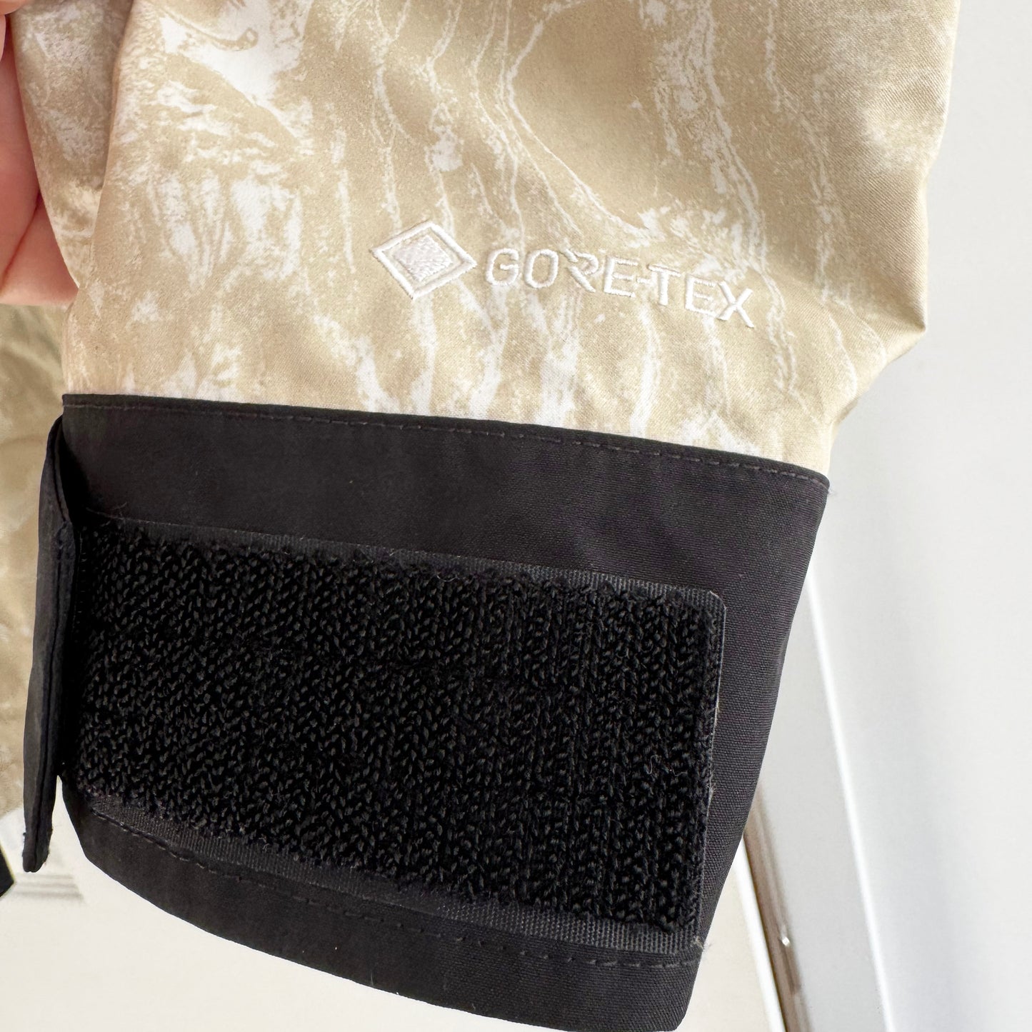 ** MENS ** The North Face "GTX Mountain Jacket" in "Gravel", size Medium