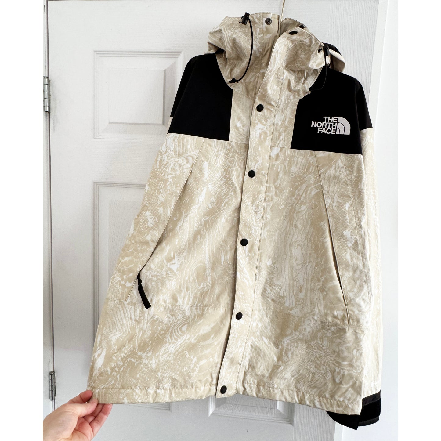 ** MENS ** The North Face "GTX Mountain Jacket" in "Gravel", size Medium