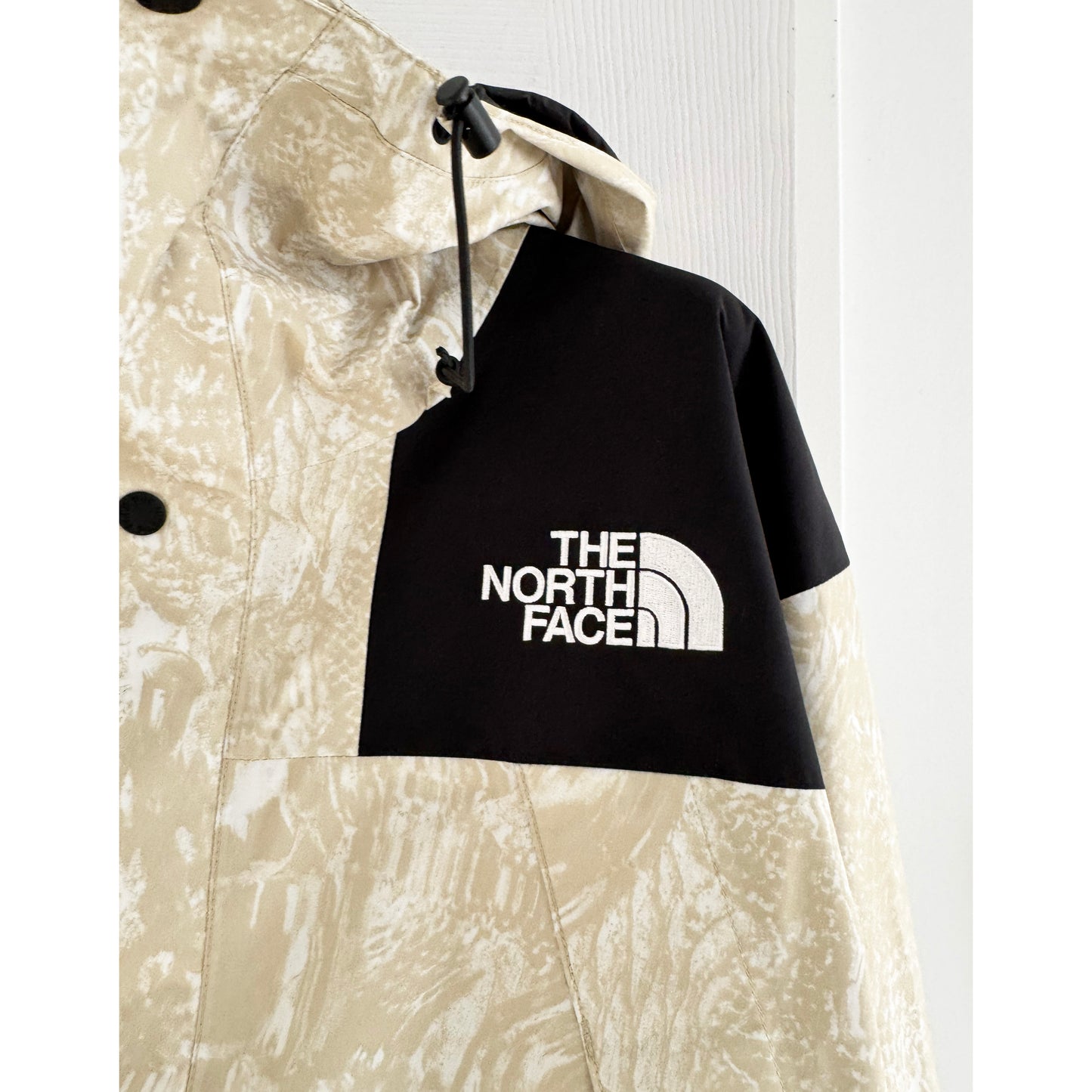 ** MENS ** The North Face "GTX Mountain Jacket" in "Gravel", size Medium