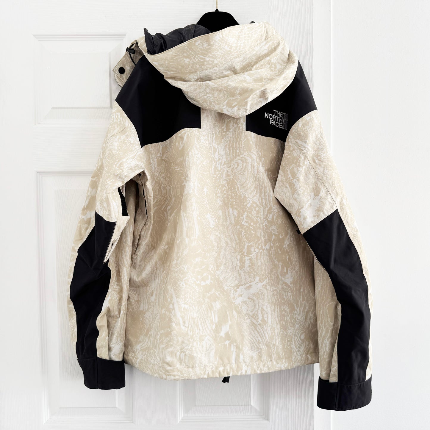 ** MENS ** The North Face "GTX Mountain Jacket" in "Gravel", size Medium