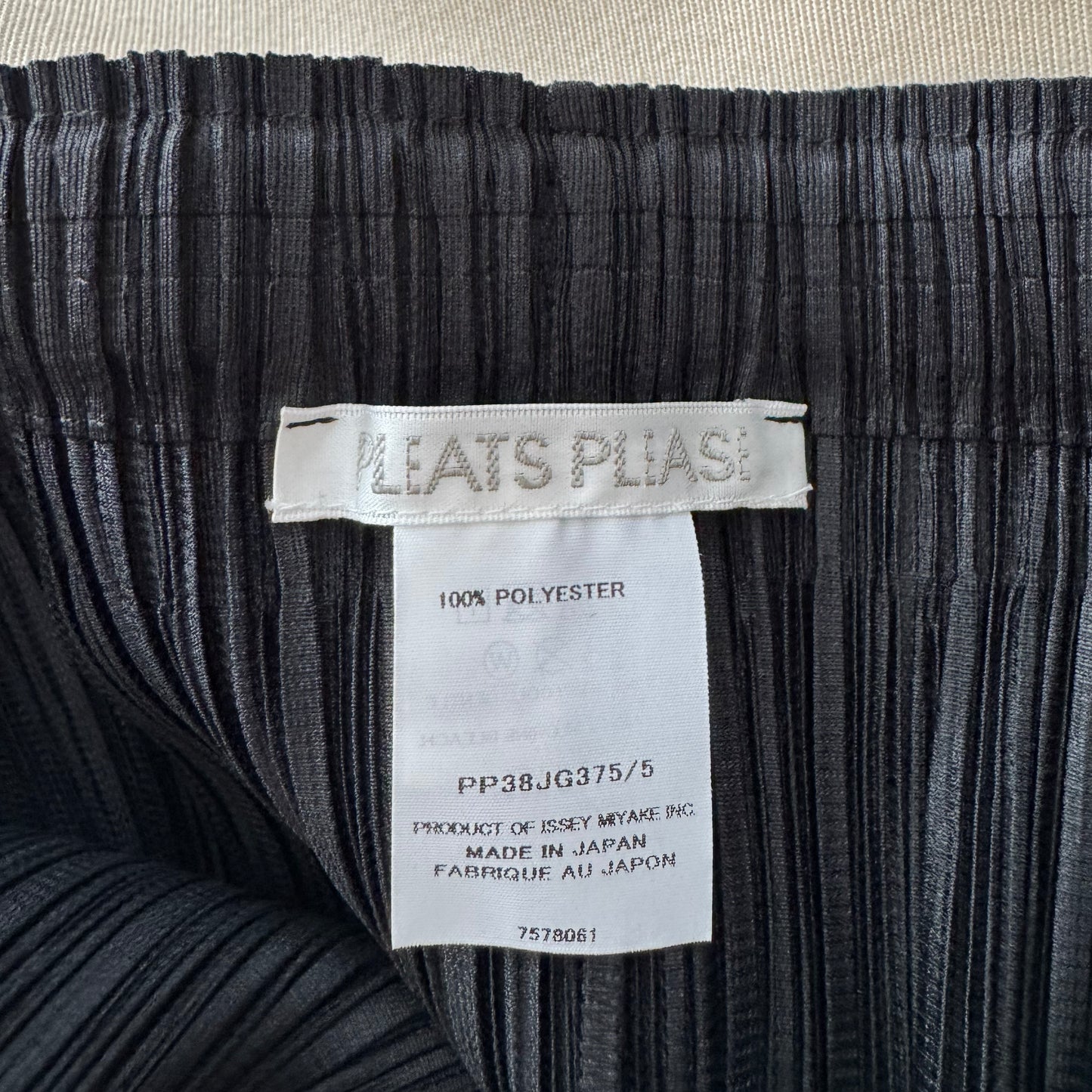 Pleats Please Black Straight Skirt, size 5 (fits S-L)