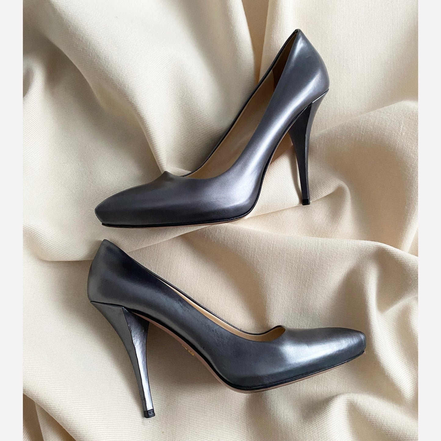 Prada Pointy Toe Pumps in Gunmetal Grey, size 37