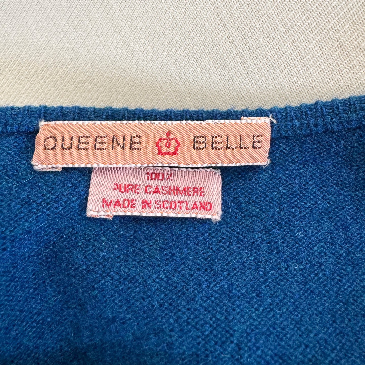 Queene & Belle Cashmere Sweater w Peace Dove, Fits size Small