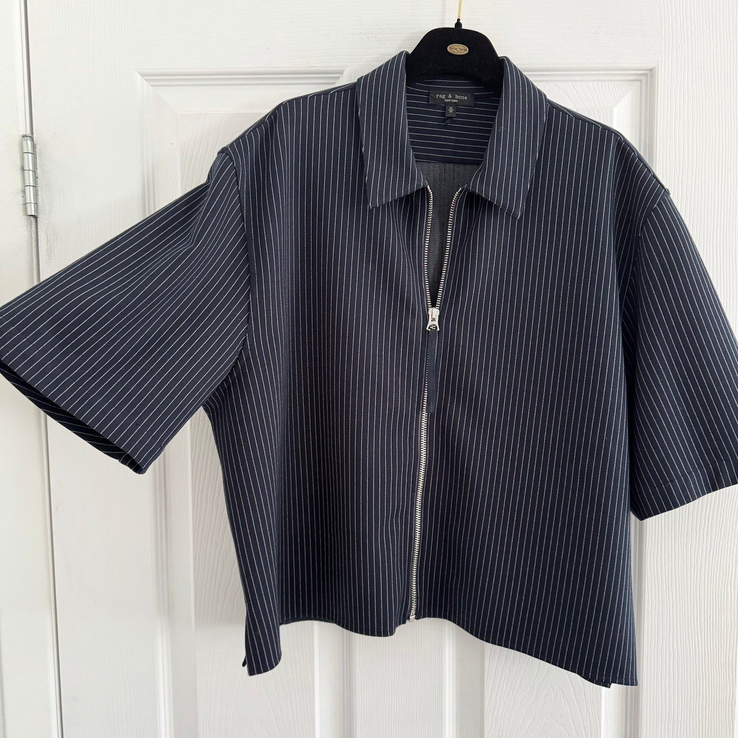 Rag & Bone "Junie" Pinstripe Top in Navy, size Medium