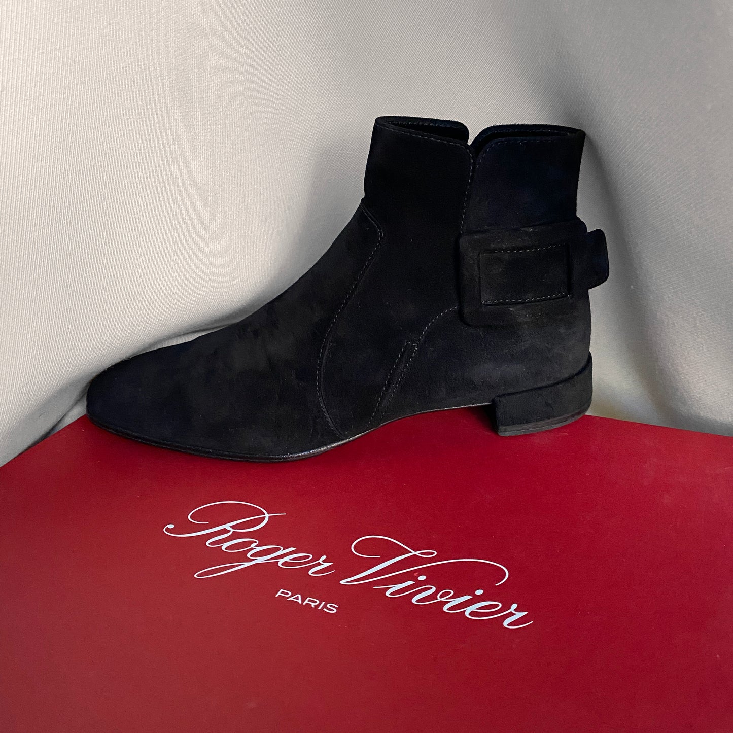 Bottines « Polly » en daim noir Roger Vivier, taille 35,5. Convient comme un 5.5