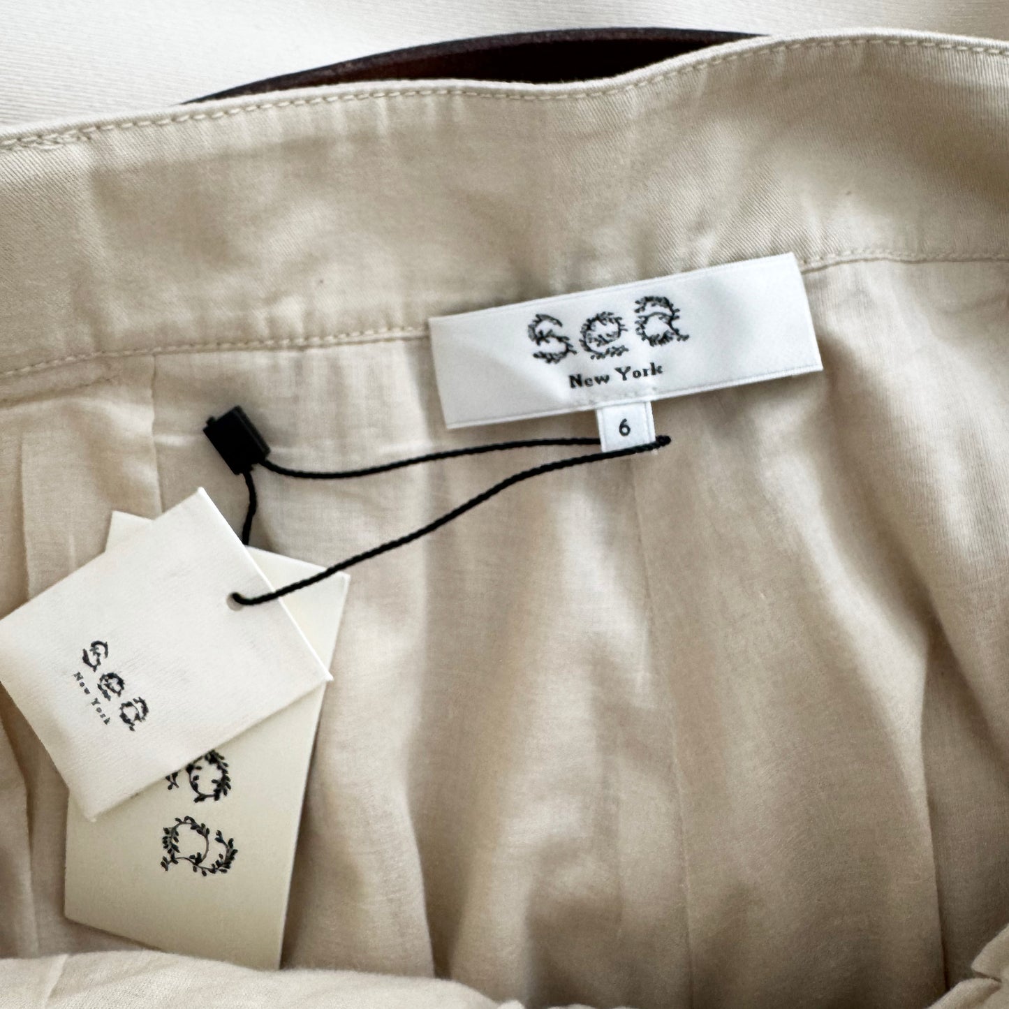 Sea New York "Andrea" Bubble Workwear Short in Beige, size 6 (fits 4/6)