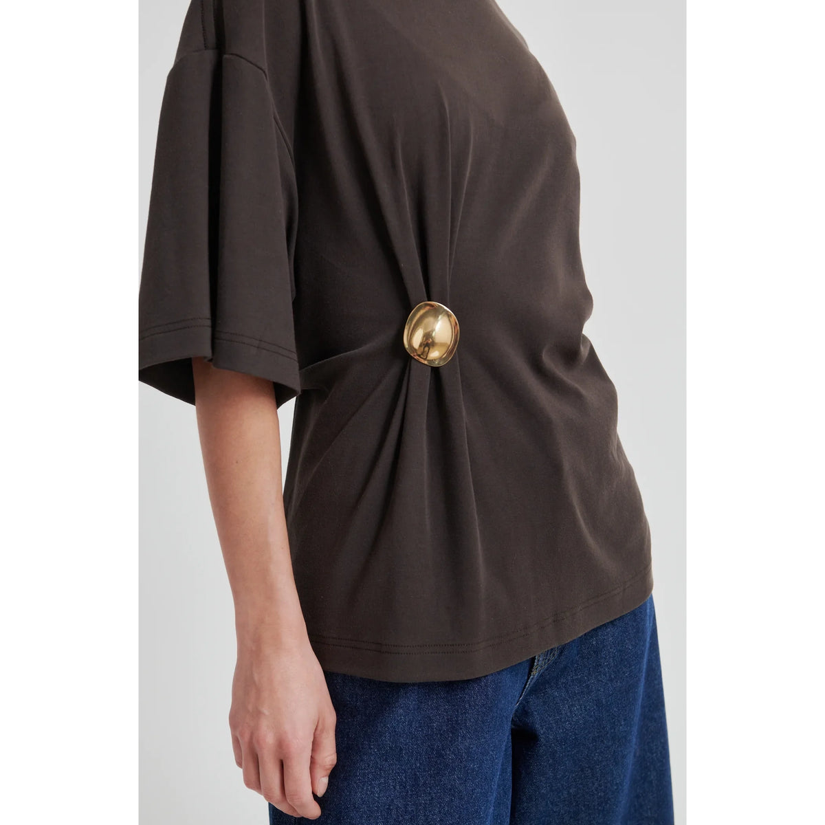 Second Female "Enora" Tee Shirt in Brown, size XS