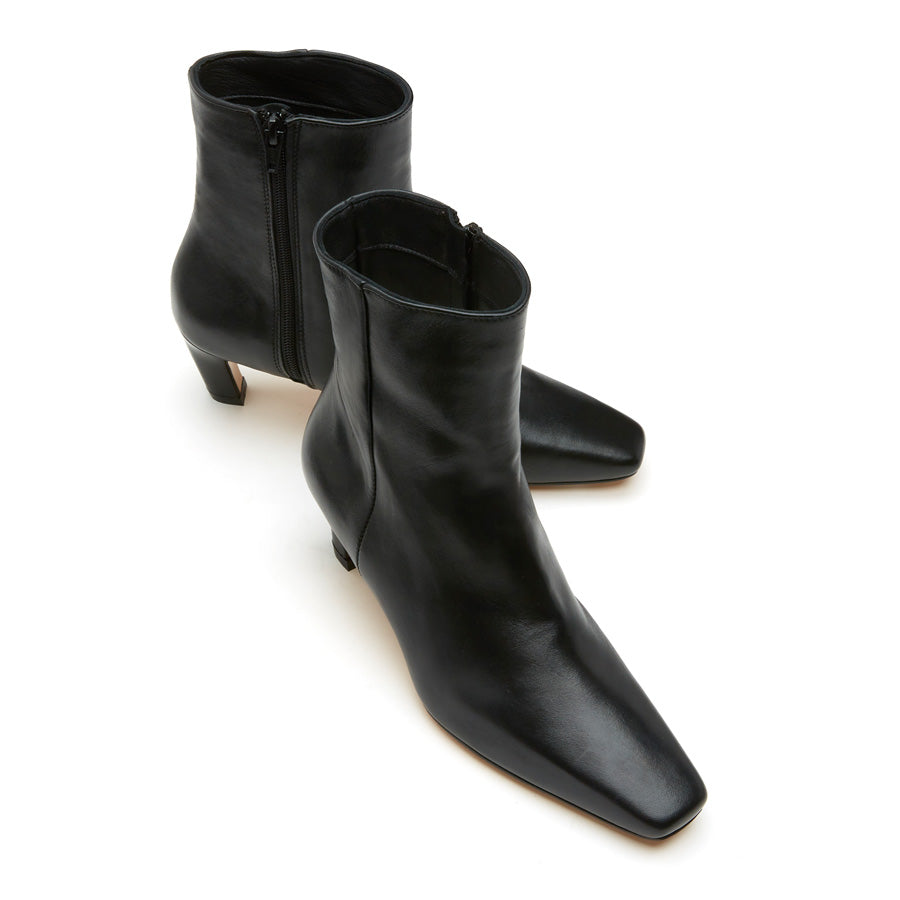 Sister x Soeur "Lara" Boots in Black, size 38