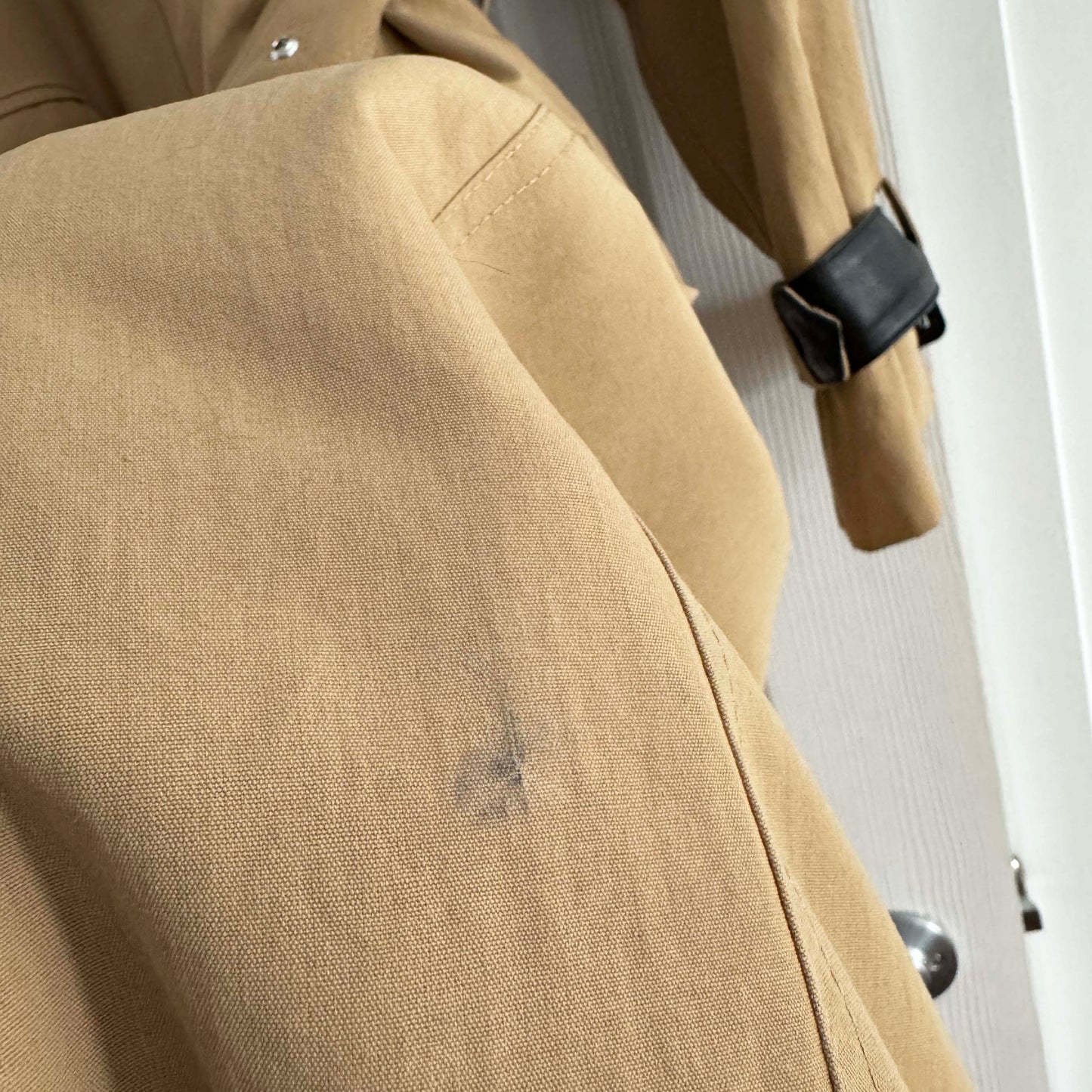 Smythe Fluid Trench Coat in Camel, size Small