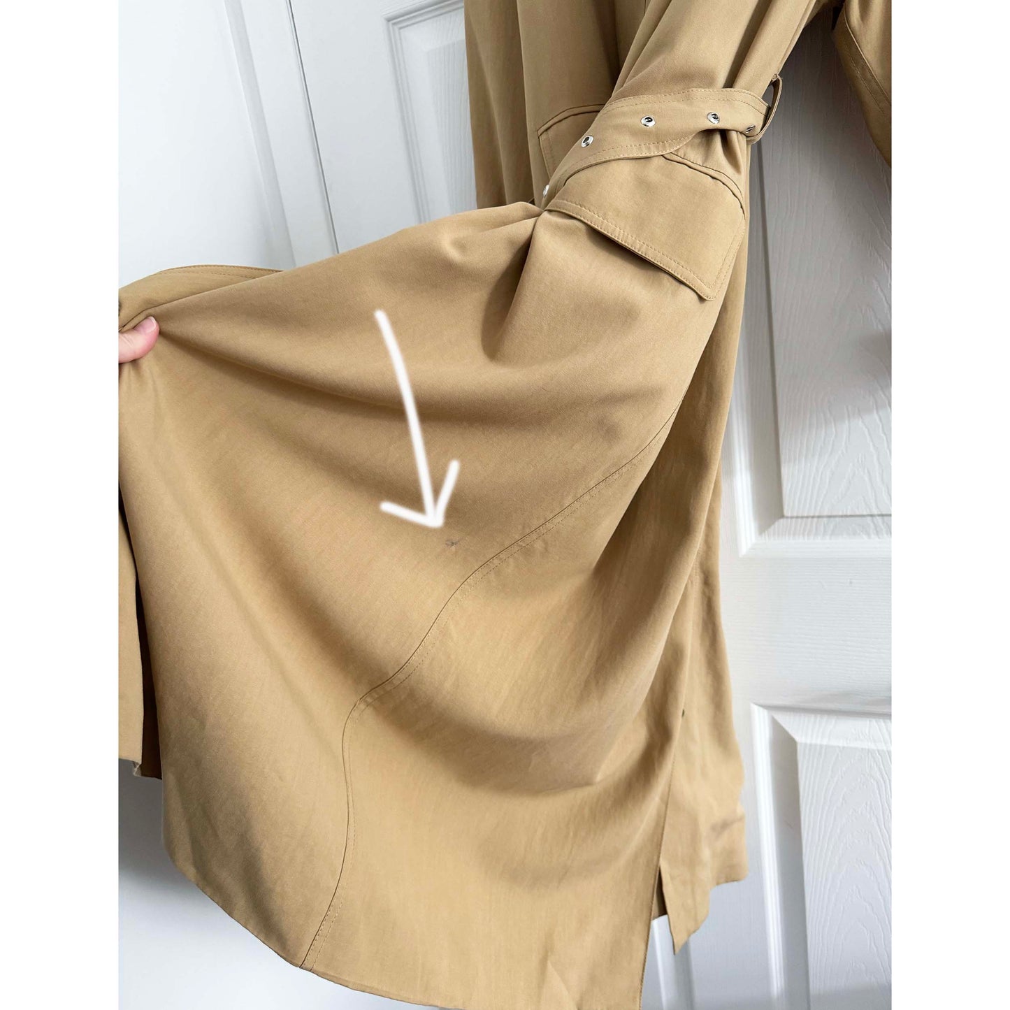 Smythe Fluid Trench Coat in Camel, size Small